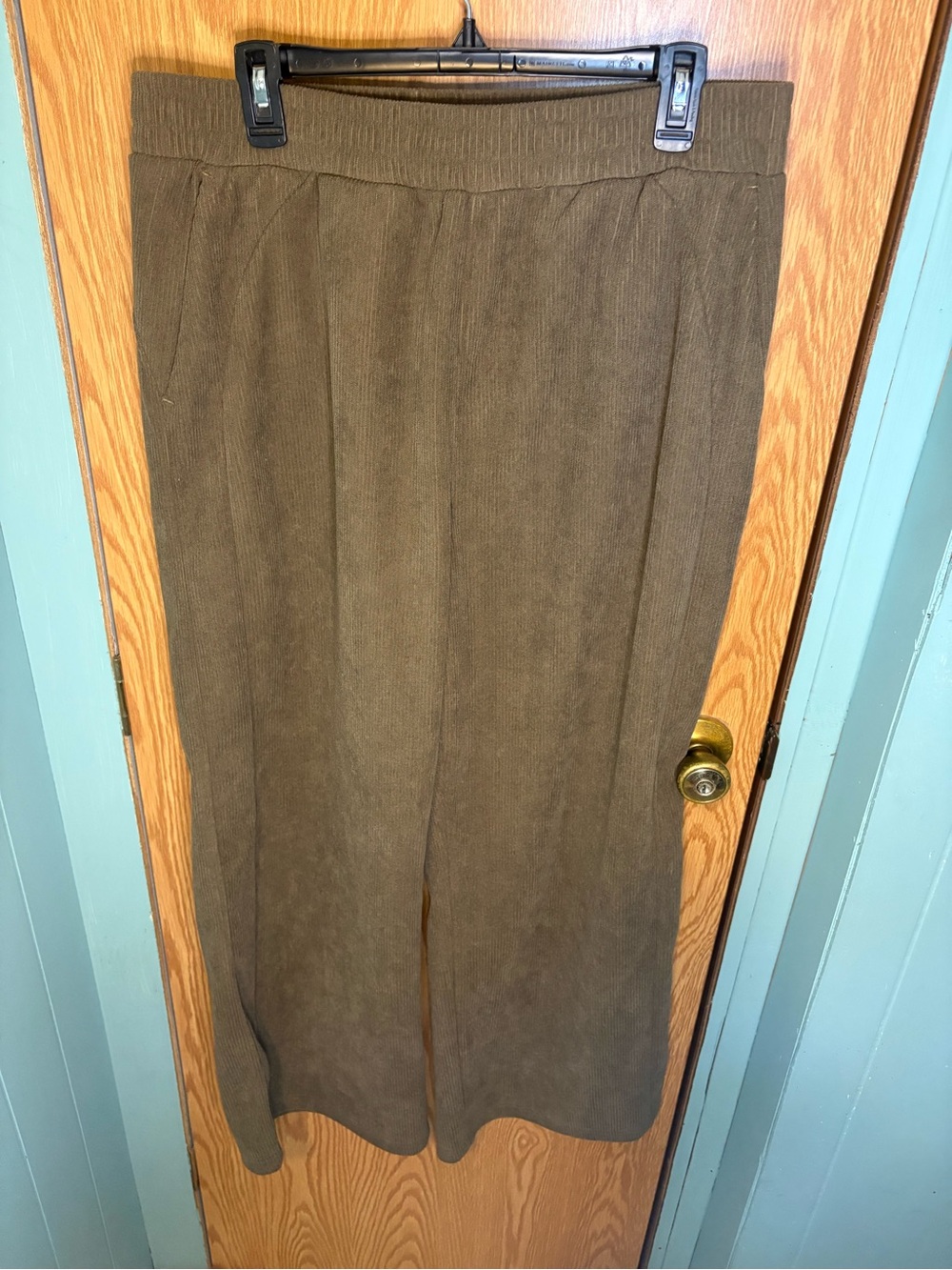 Halara work pant. Brown cordoroy